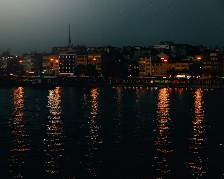Night Istanbul / night river / night city. Instagram - @vitalymazur
