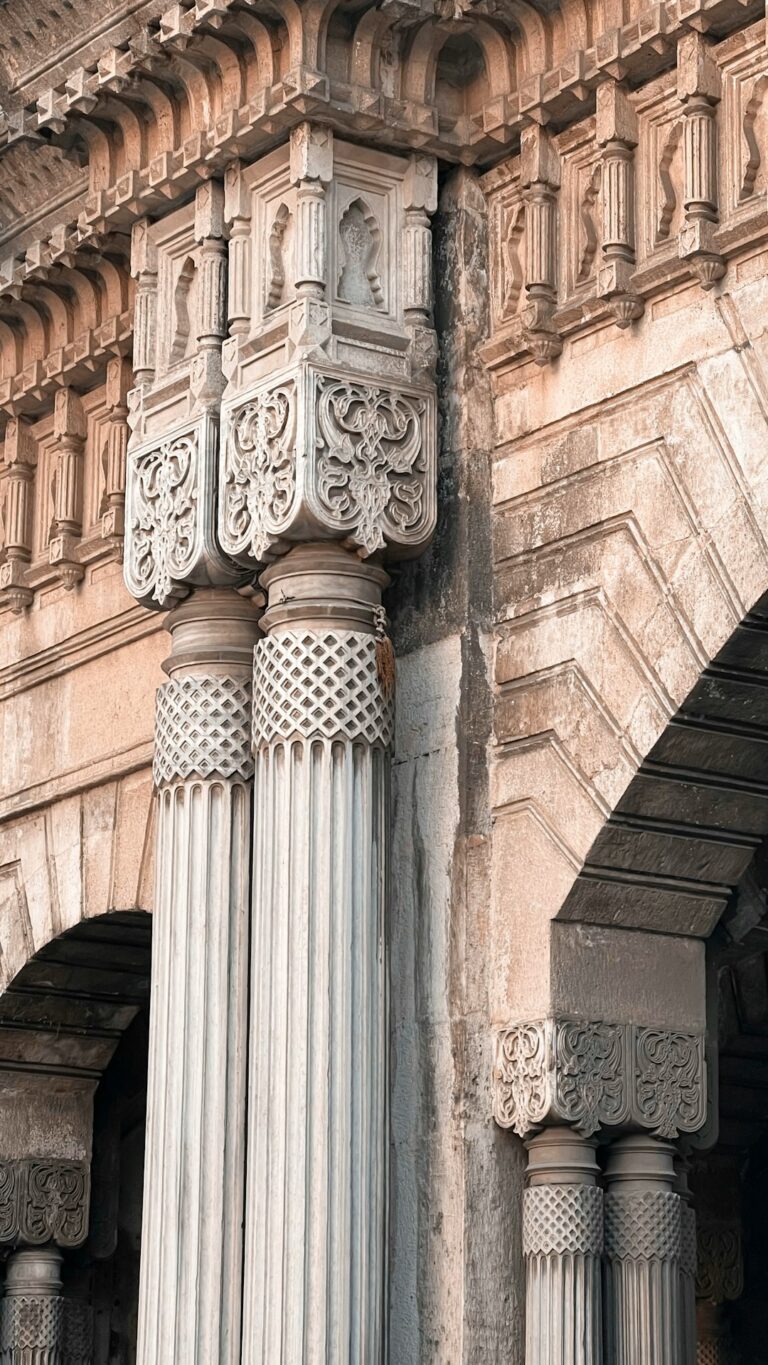 a close up of a pillar on a building